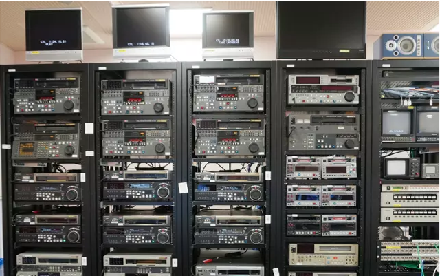 アーカイブ機器ラック